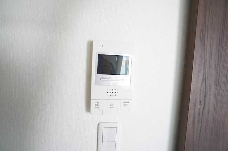 セキュリティ　モニタ付きオートロックで来客も安心