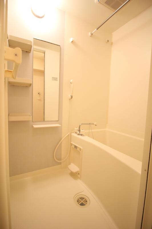 バス・シャワールーム　１　浴室乾燥機付きバス