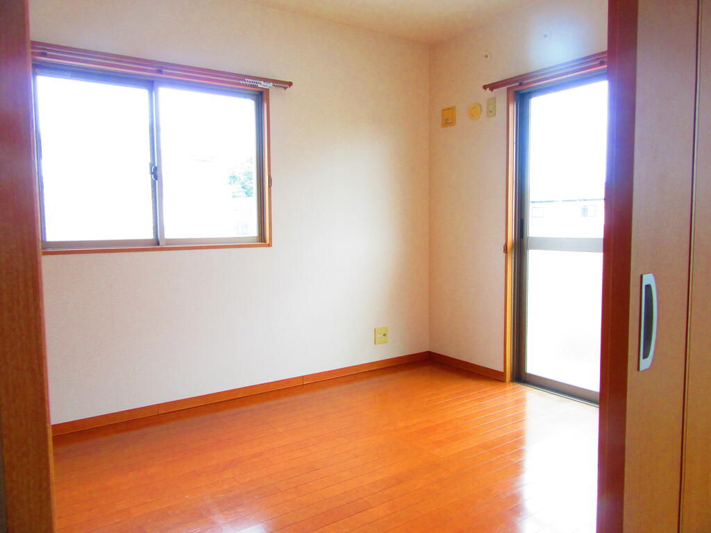 その他部屋・スペース　朝日が差し込む東角部屋の明るさ！