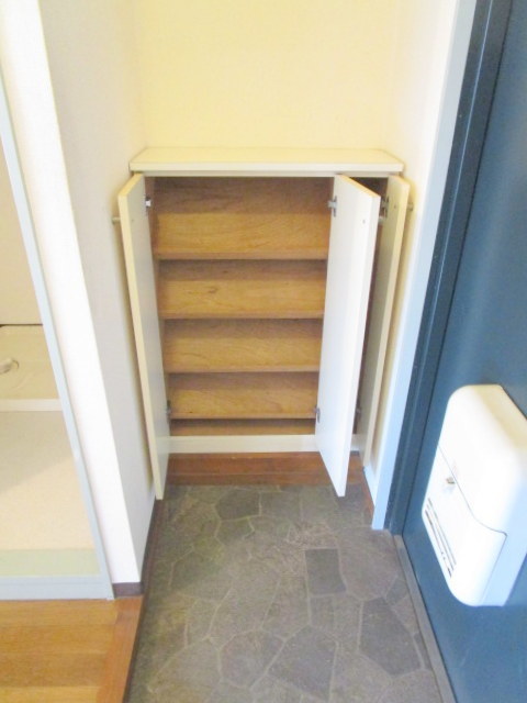 玄関　★シューズＢＯＸ／同物件別号室写真★