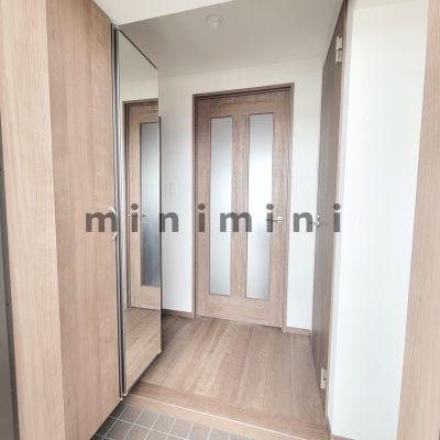 玄関　※写真は別号室のものですので現状優先とさせていただきます