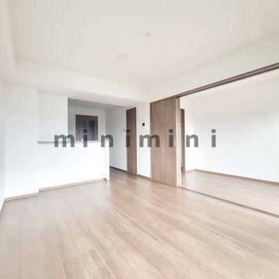 居室・リビング　※写真は別号室のものですので現状優先とさせていただきます