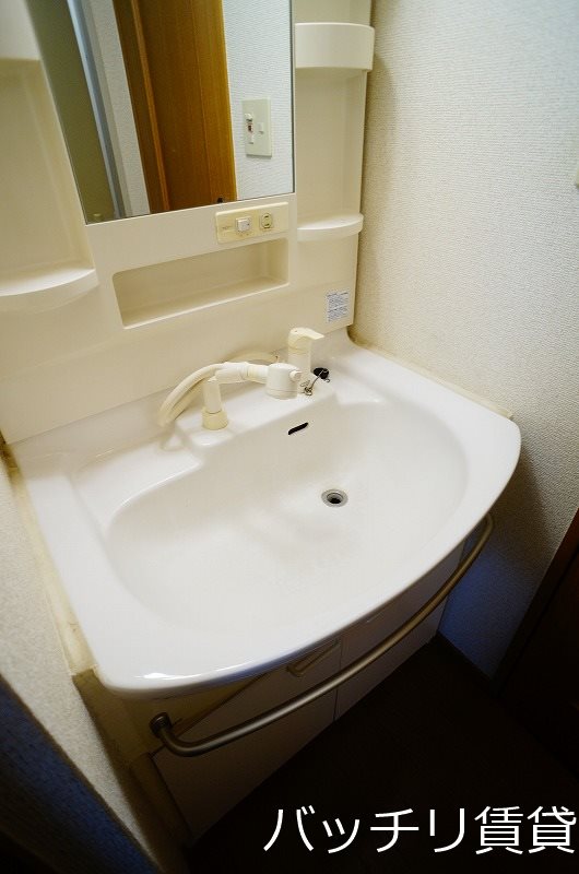 洗面設備　＊画像は別部屋の為イメージ、現状を優先致します。