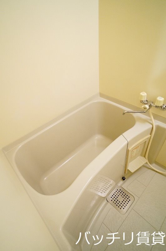 バス・シャワールーム　＊画像は別部屋の為イメージ、現状を優先致します。