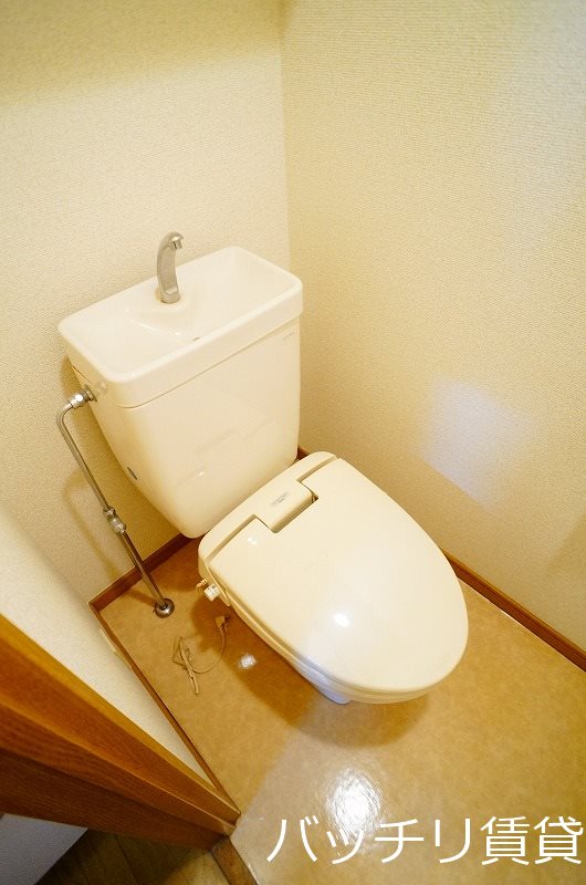 トイレ　＊画像は別部屋の為イメージ、現状を優先致します。