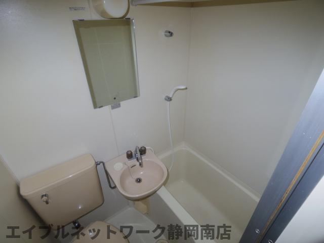 バス・シャワールーム　ゆったり過ごせるお風呂です