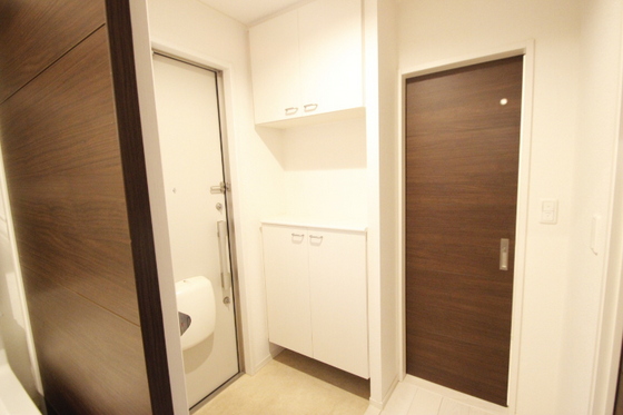 玄関　※別号室のお写真です