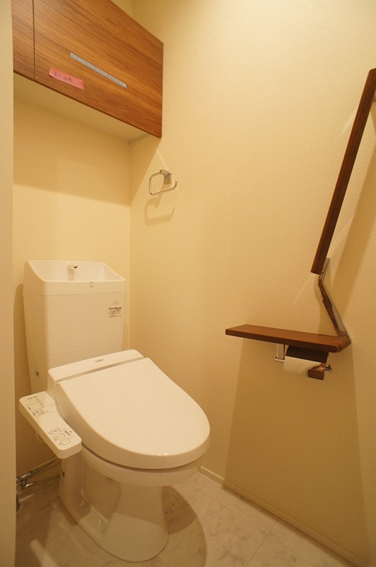 トイレ　温水洗浄便座完備