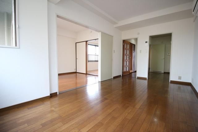 居室・リビング　広々としたリビング