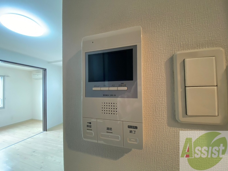 セキュリティ　ＴＶモニター付インターホンです。来客者の顔が見えるので安心！