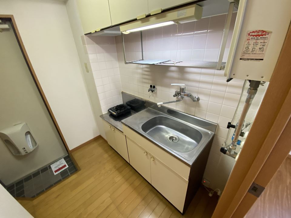 キッチン　２畳のキッチン、２口ガスコンロ置けます