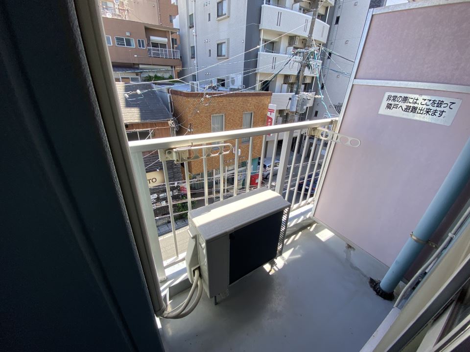 バルコニー　少しコンパクトなベランダです