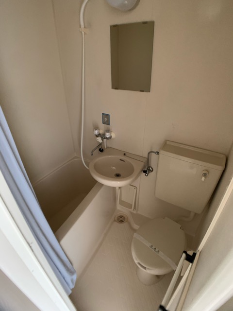 バス・シャワールーム　シンプルで機能的なユニットバスです♪