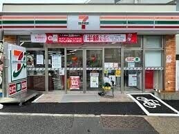 コンビニ　セブンイレブン新宿舟町店（コンビニ）まで130m