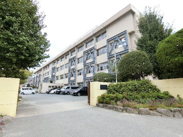 小学校　福岡市立吉塚小学校（小学校）まで255m