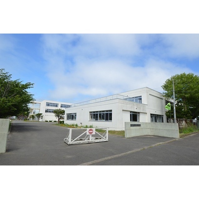 小学校　青葉小学校（小学校）まで830m