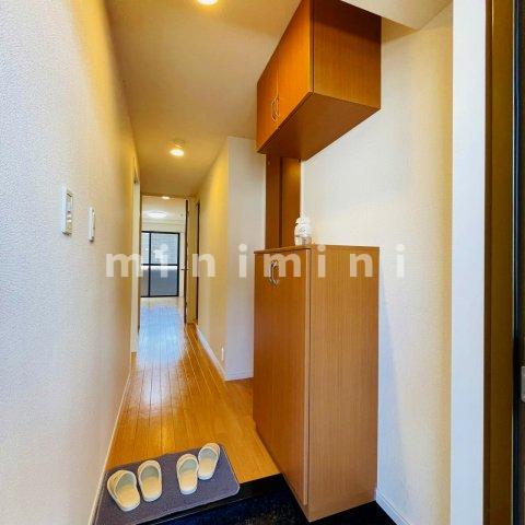 玄関　※写真は別号室のものですので現状優先させていただきます。