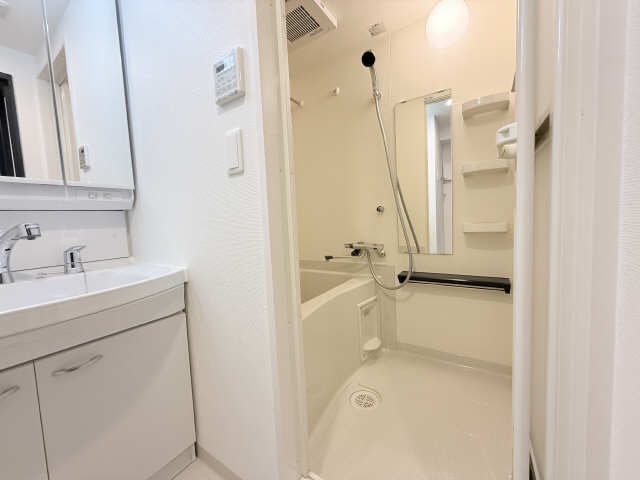 バス・シャワールーム　同一タイプです。