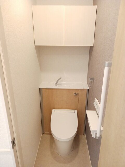 トイレ　温水洗浄便座