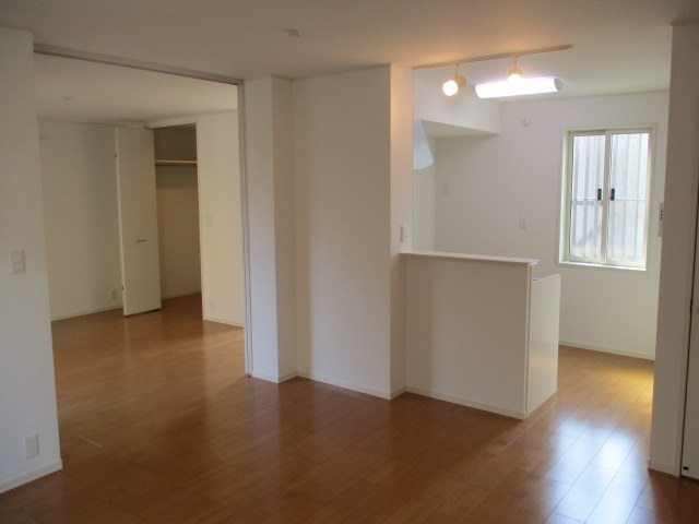 居室・リビング　３面採光の明るいＬＤＫ