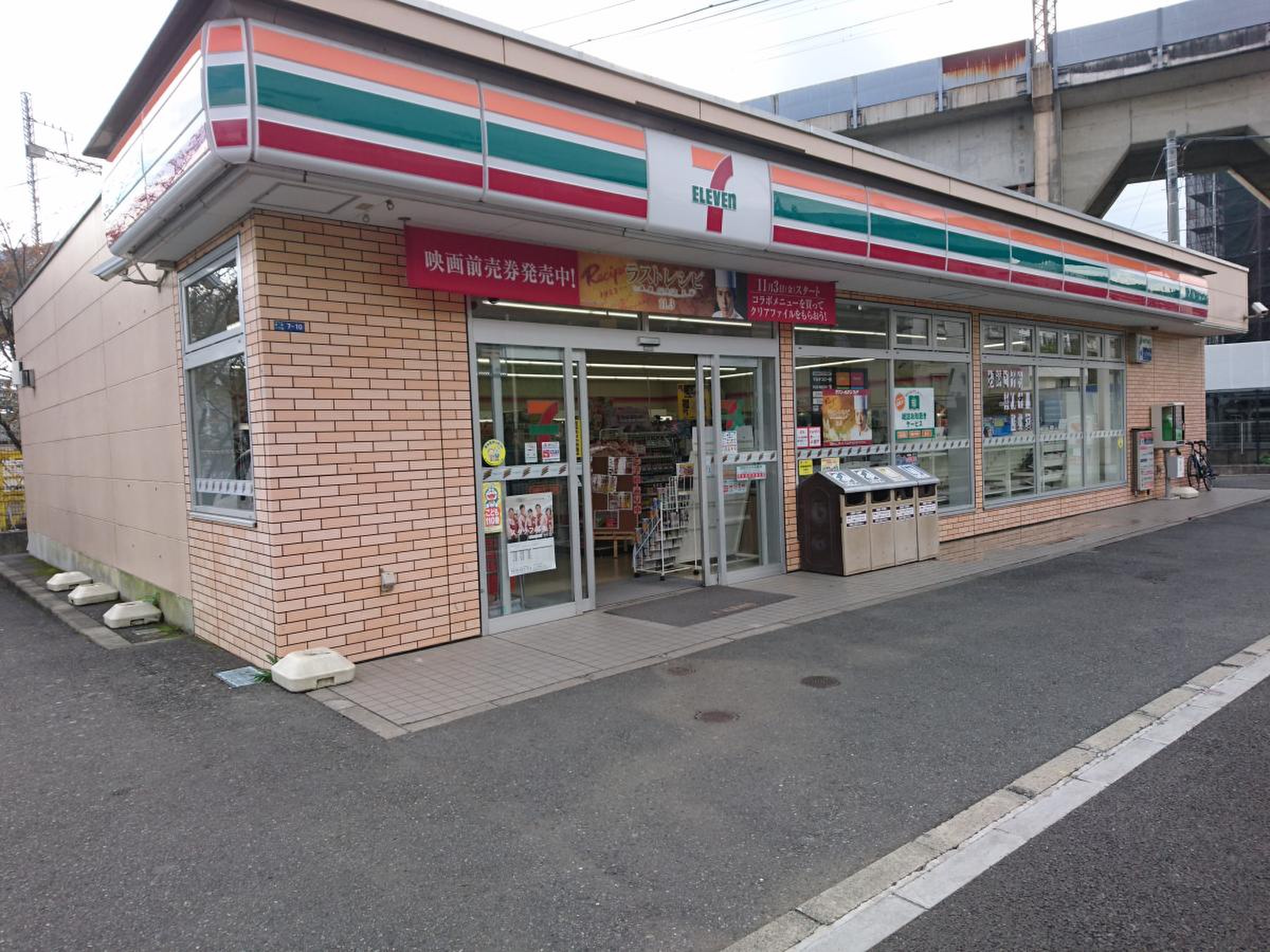 コンビニ　セブンイレブン川崎片平1丁目店（コンビニ）まで979m