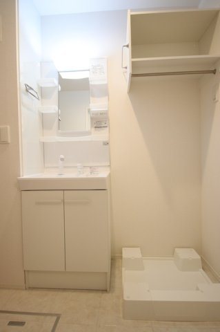 洗面設備　洗髪洗面化粧台＋室内洗濯機置き場