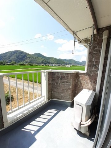 バルコニー　開放的で明るい空間を演出してくれるバルコニーです