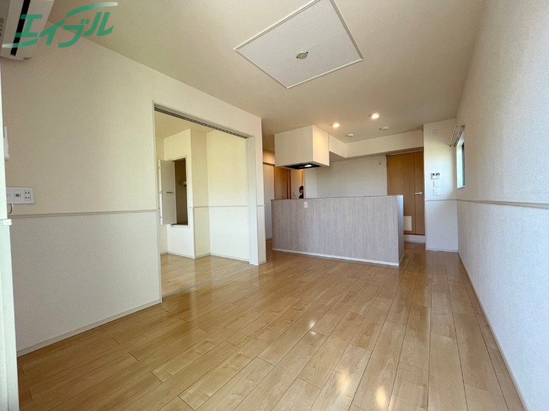 居室・リビング　反転タイプ参考写真