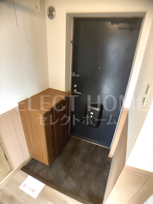 玄関　収納もある玄関です