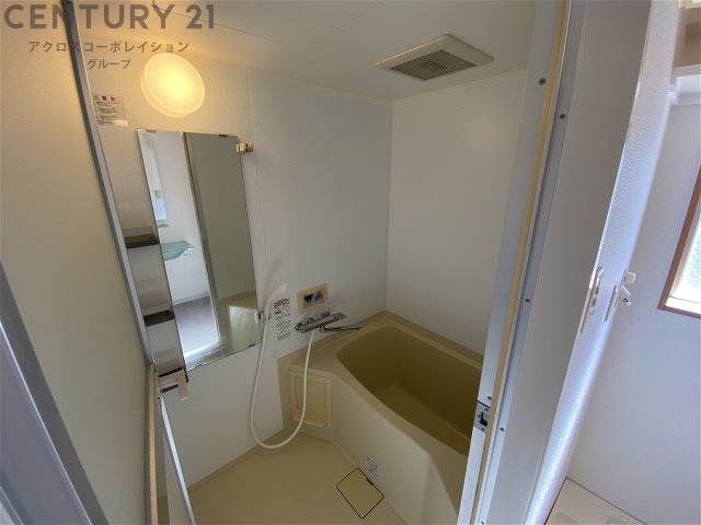 バス・シャワールーム　シンプルで機能的なユニットバスです