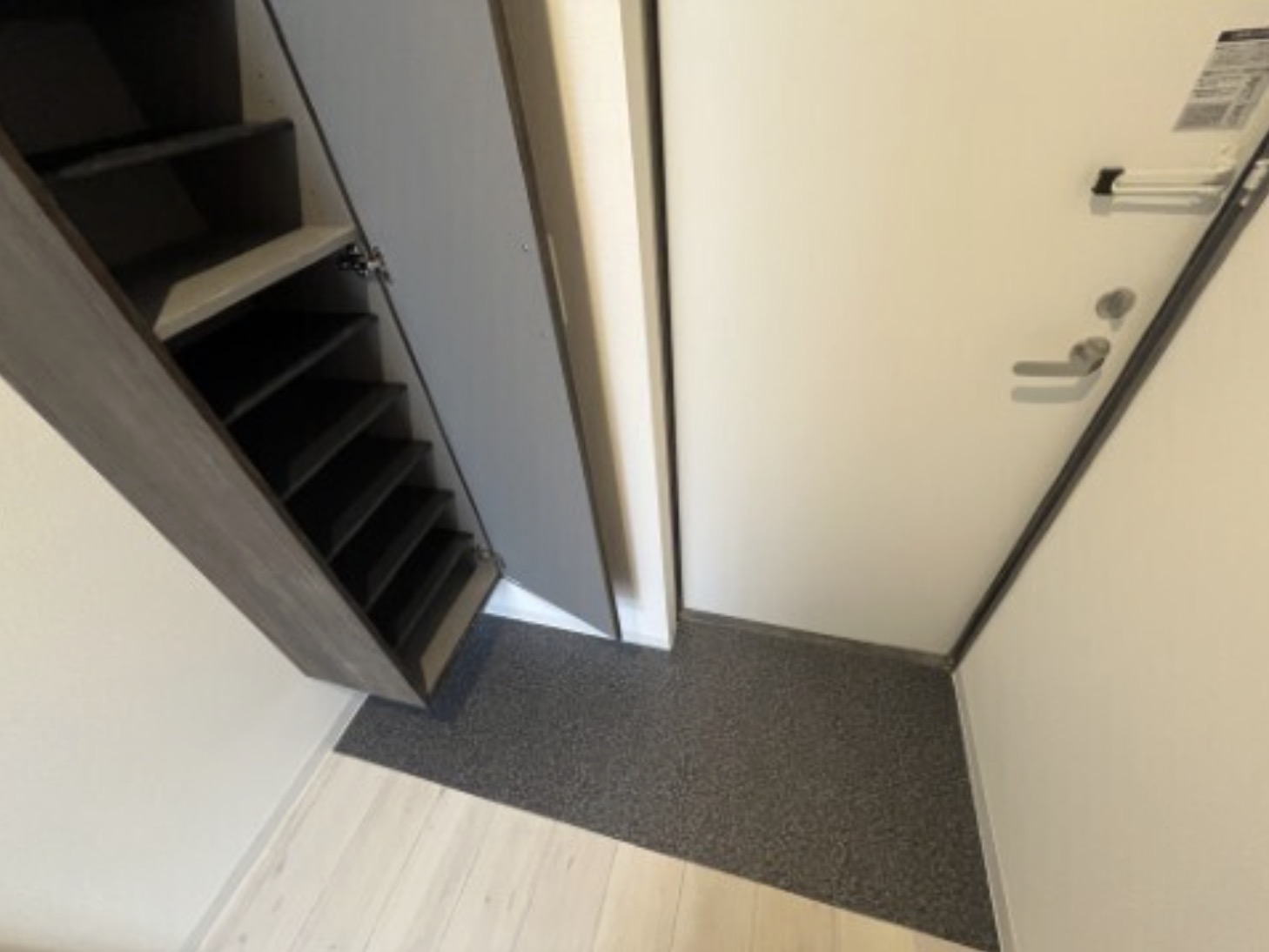 玄関　※同シリーズ写真