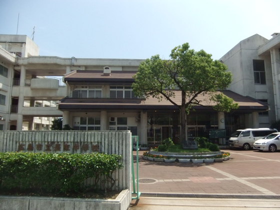 中学校　広島市立長束中学校（中学校）まで437m