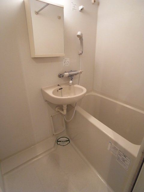 バス・シャワールーム　コンパクトで使いやすいお風呂です