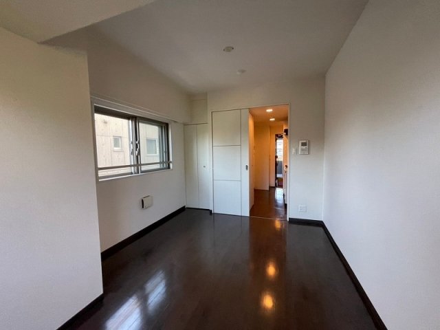 居室・リビング　広々とした洋室です