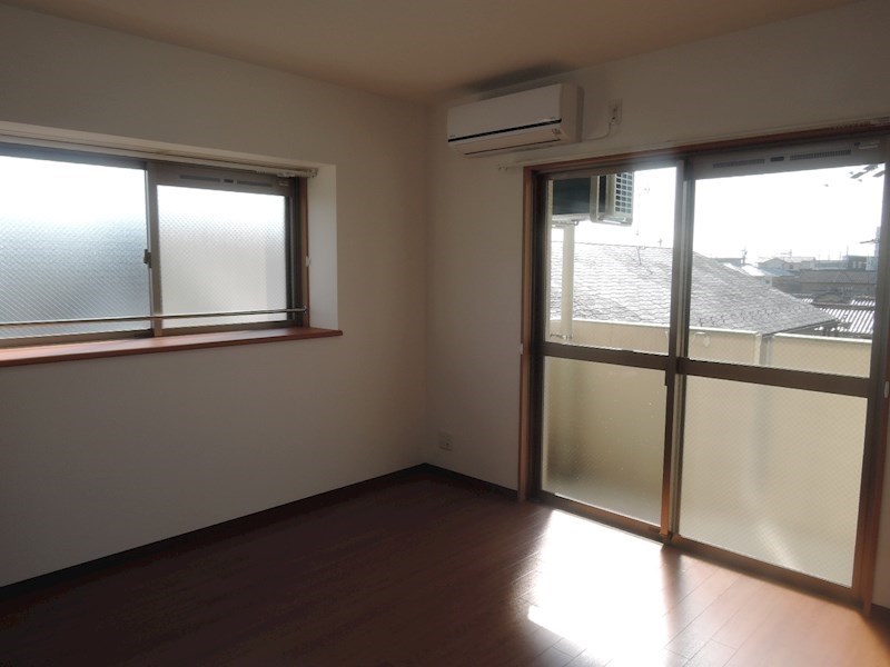 その他部屋・スペース　２面採光で明るい角部屋！