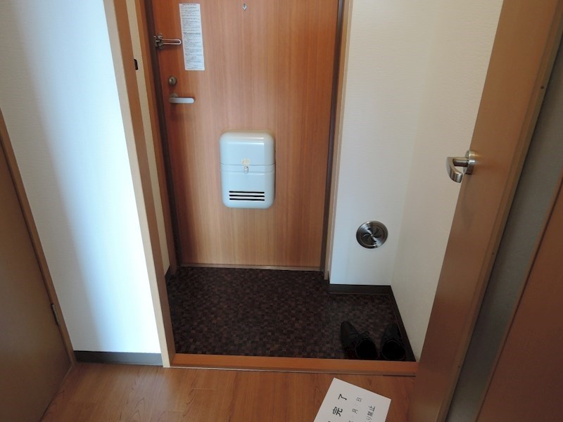 玄関　人感センサー照明で帰宅を明るくお出向かえ！