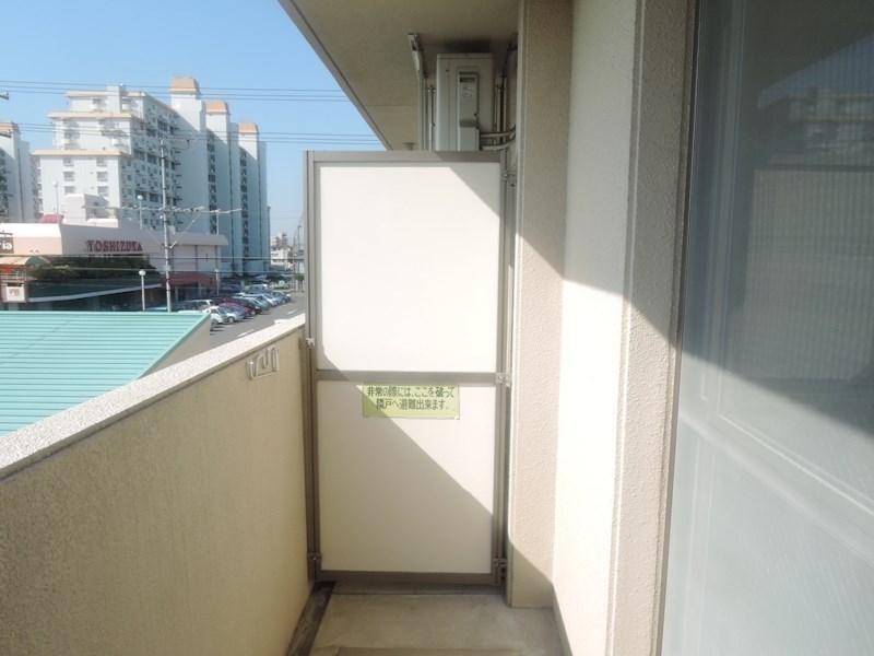 バルコニー　広めのバルコニーでお洗濯もはかどります！