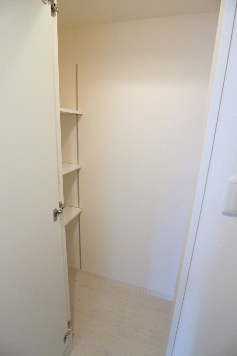 その他　広々としたウォークインシューズボックスです♪