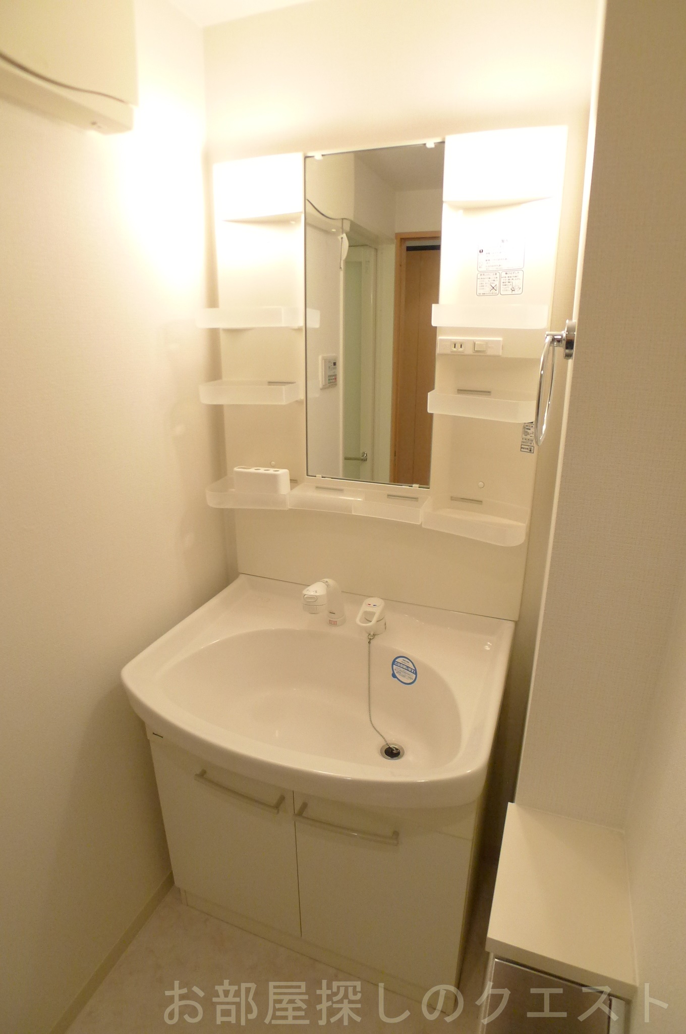 洗面設備　（写真は同仕様）