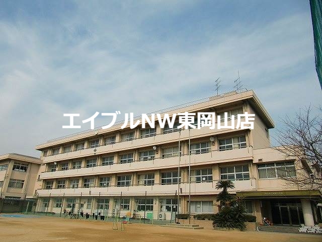 小学校　岡山市立妹尾小学校（小学校）まで212m
