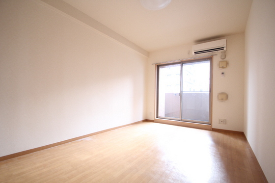 居室・リビング　※別号室の写真です