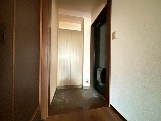 玄関　※別号室の写真です。