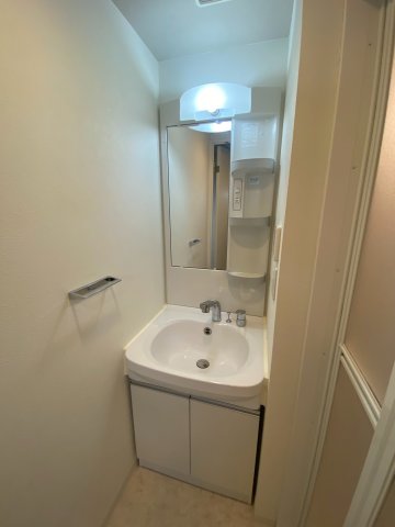 洗面設備　コンパクトで使いやすい洗面所