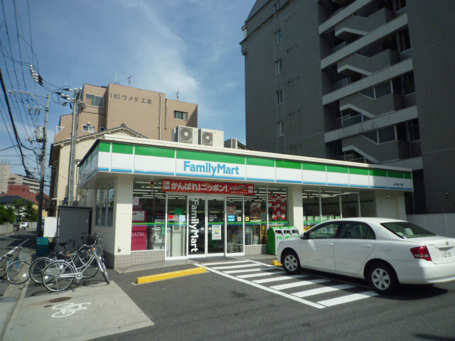 コンビニ　ファミリーマート（コンビニ）まで215m
