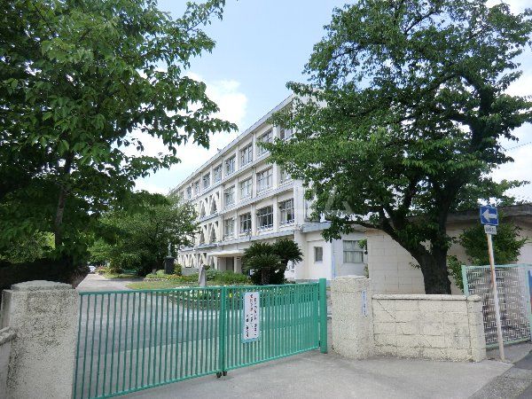 小学校　春日井市立八幡小学校（小学校）まで681m