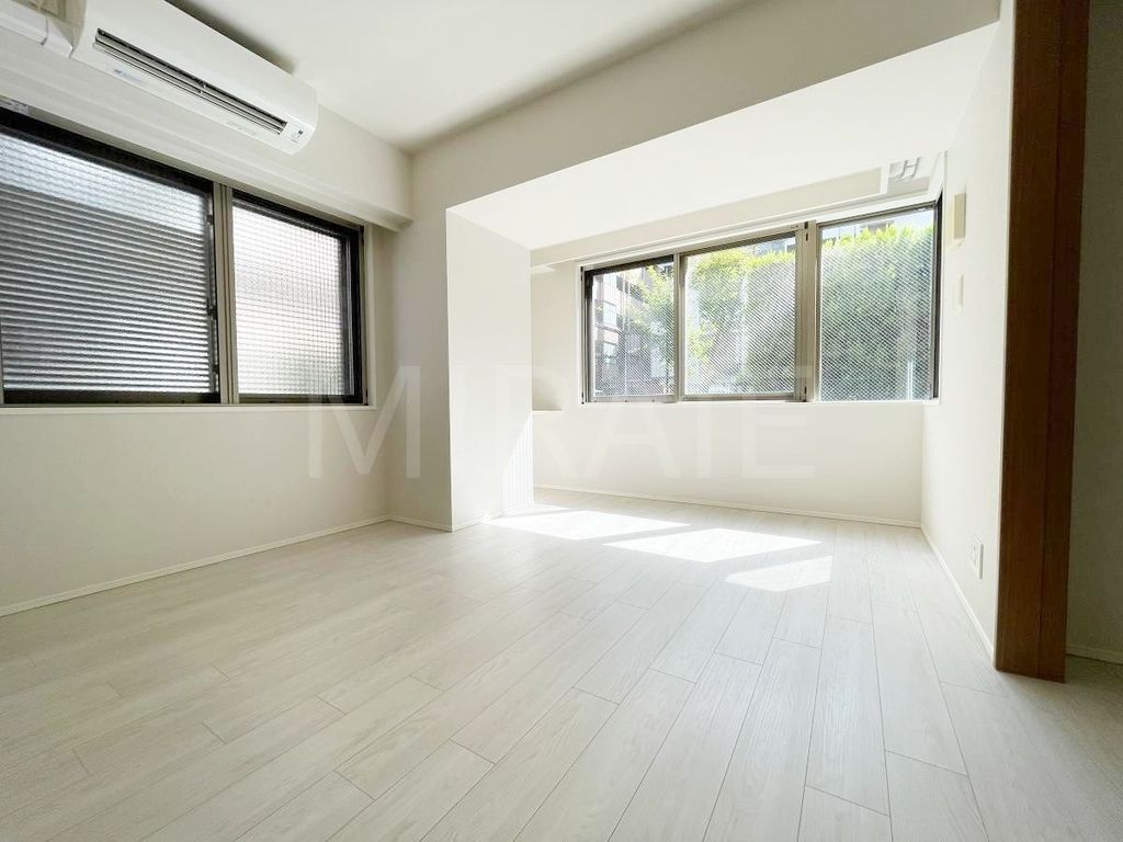 居室・リビング　別部屋参考画像です