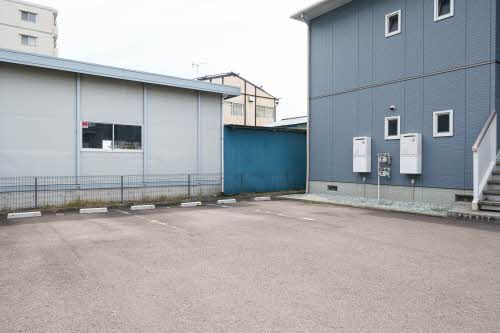 建物外観　駐車場