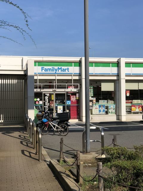 コンビニ　ファミリーマート 港南四丁目店（コンビニ）まで372m