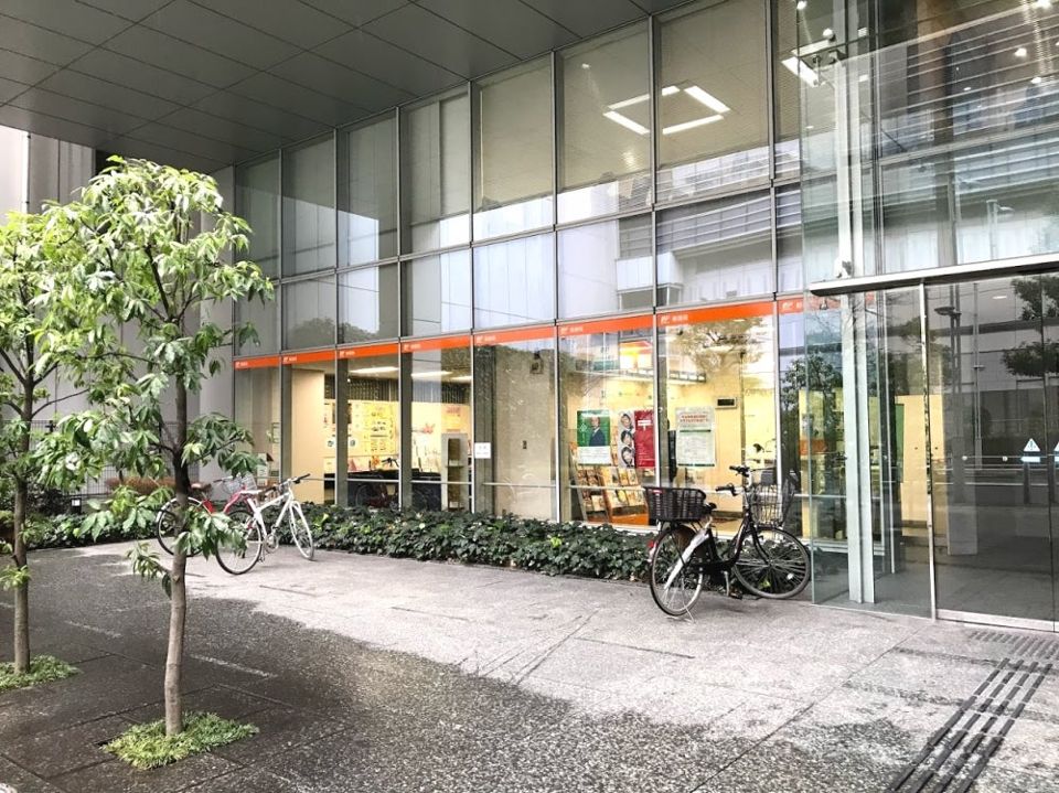 郵便局　港港南郵便局（郵便局）まで673m