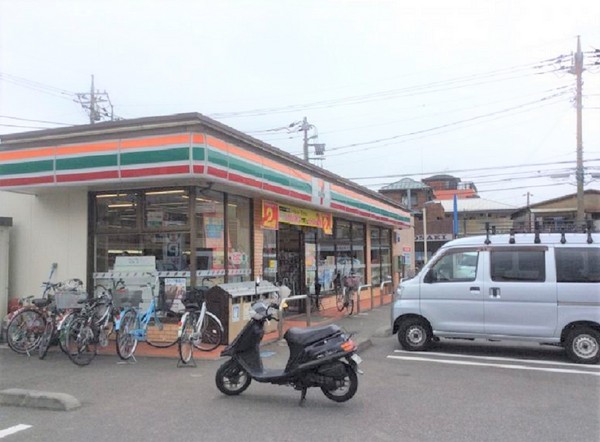 コンビニ　セブンイレブン川崎下小田中店（コンビニ）まで296m
